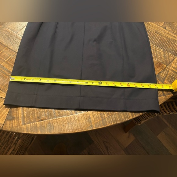 Akris Punto Navy Midi Skirt in size 12. Great condition! Front zip - Picture 13 of 16